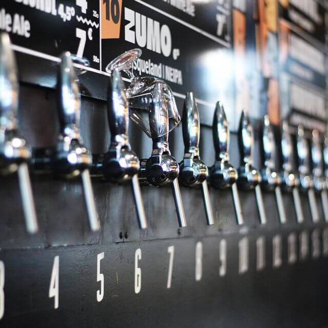 Mur de bière Bier wall au Babe à Lille